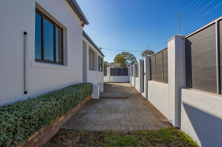 4 Bedroom Property for Sale in Paarl North Western Cape